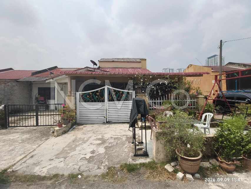 1 Storey Terrace House with Extra Land, End Lot, Low Cost, Renovated