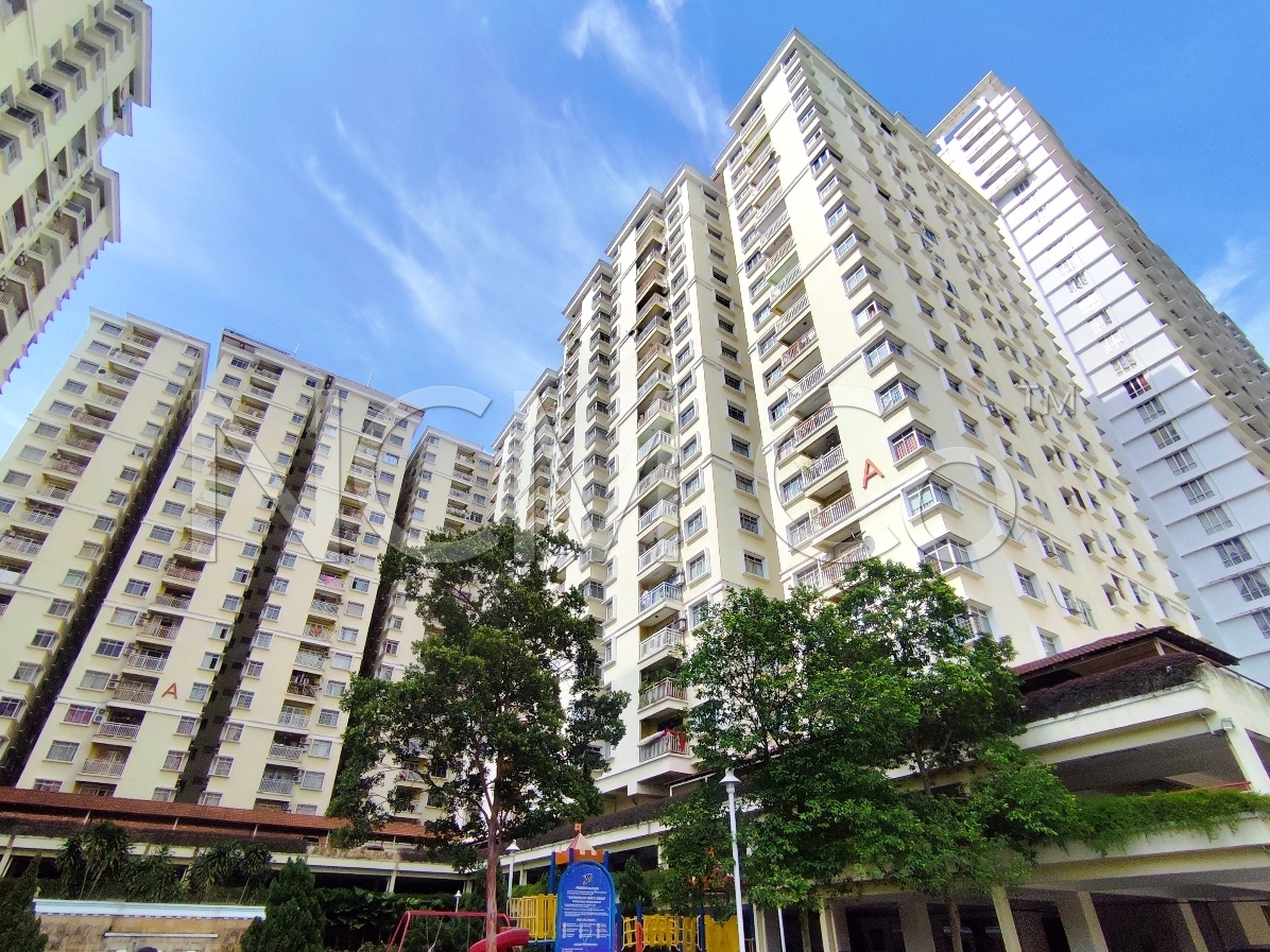 Platinum Hill Condominium, End Lot