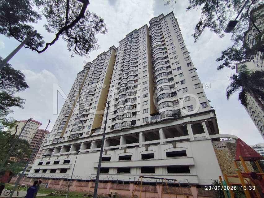 Condominium, End Lot