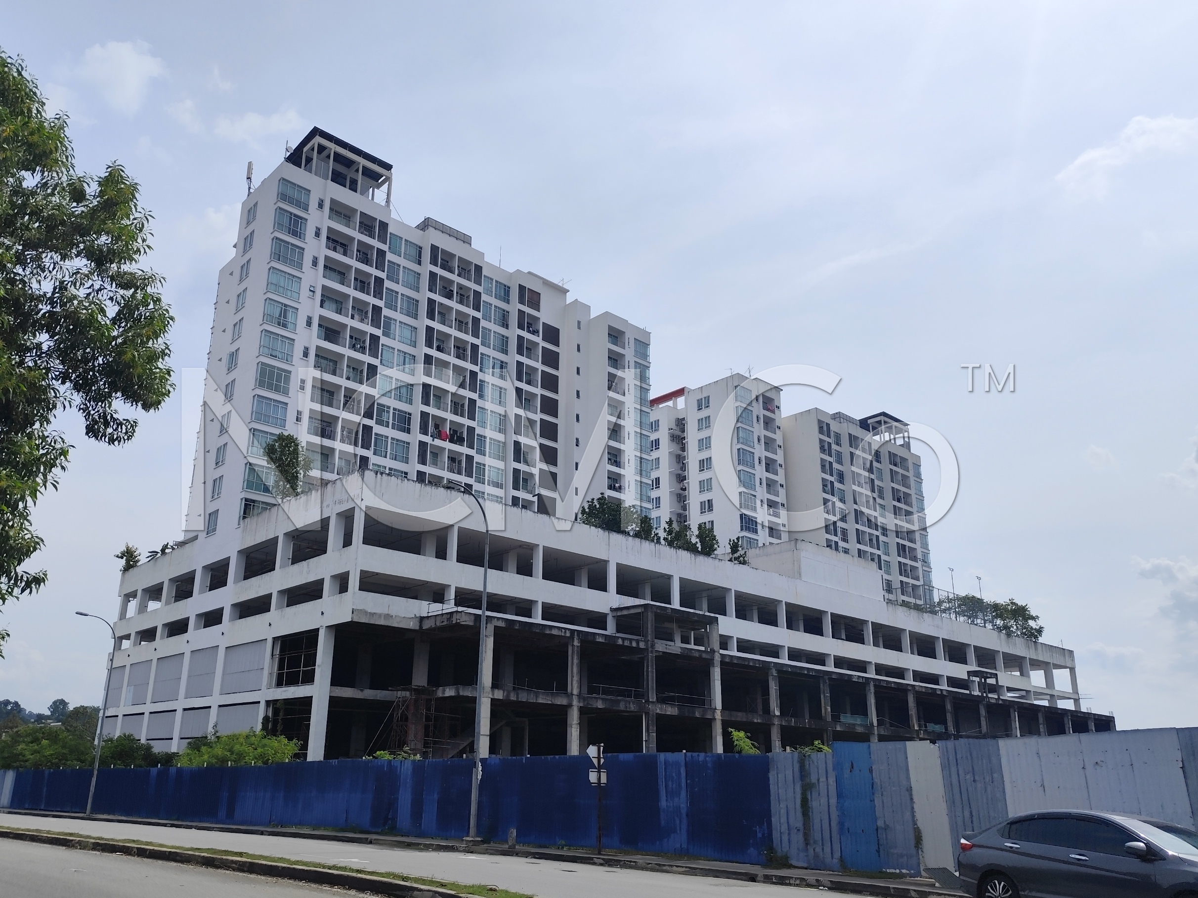 Service Apartment, Corner Lot