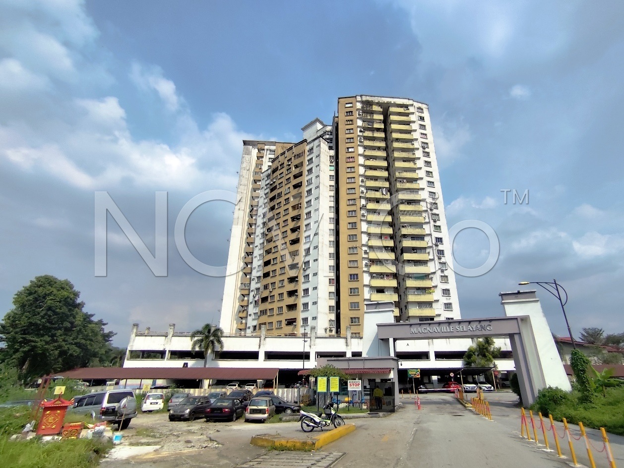 Condominium, End Lot