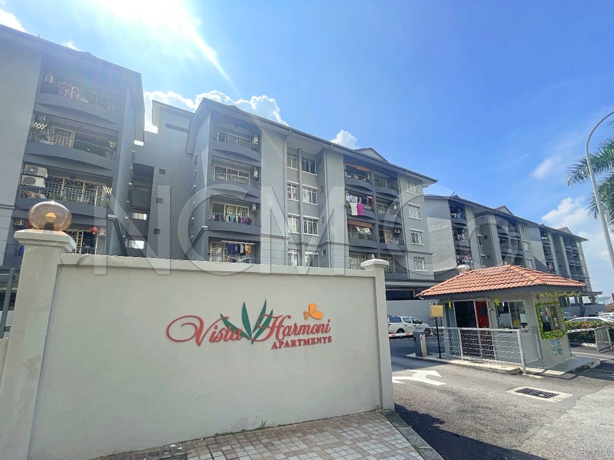 Apartment, Corner Lot