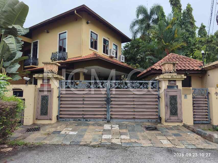 2 Storey Detached House with a Swimming Pool in Kenny Hills