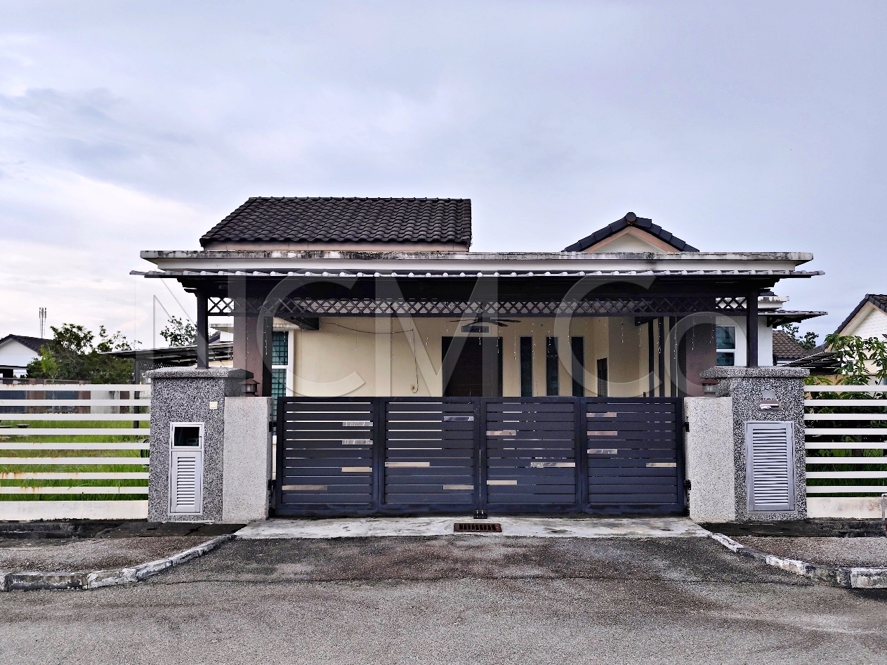 1 Storey Bungalow House, Corner Lot