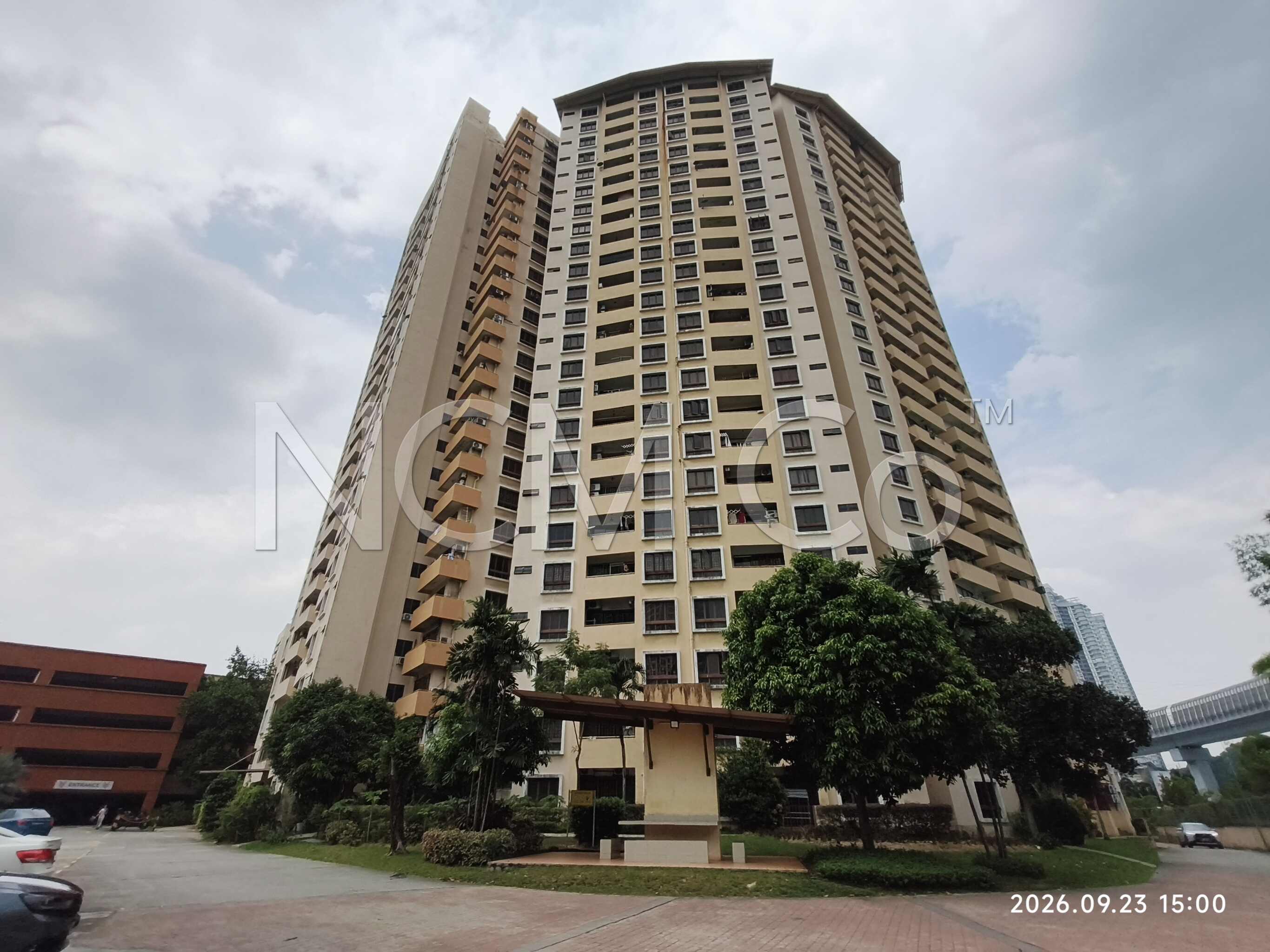 Condominium, Corner Lot