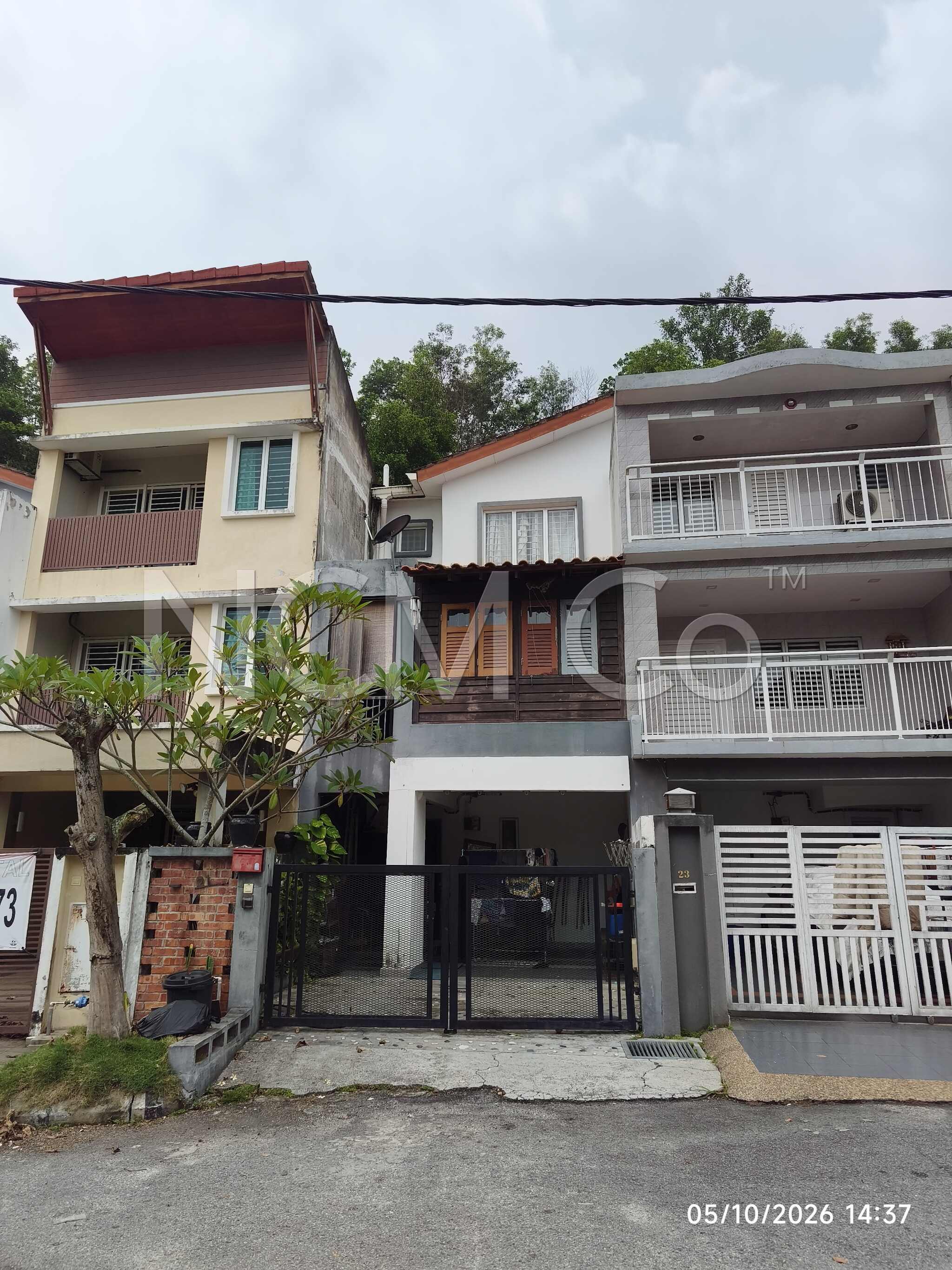 3 Storey Terrace House, Intermediate