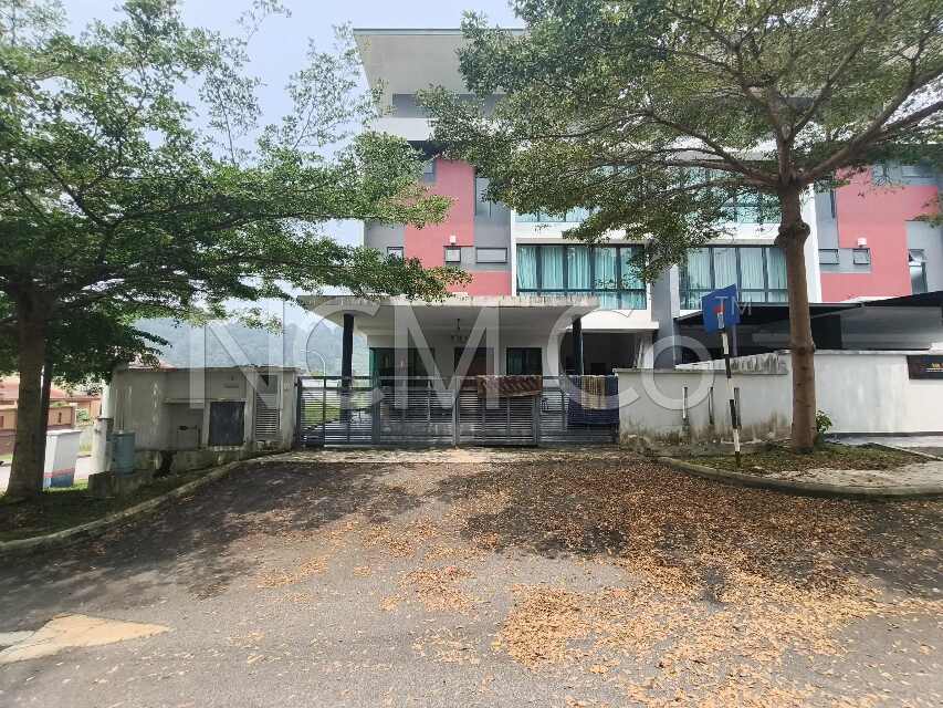 3 Storey Semi Detached House, Corner Lot