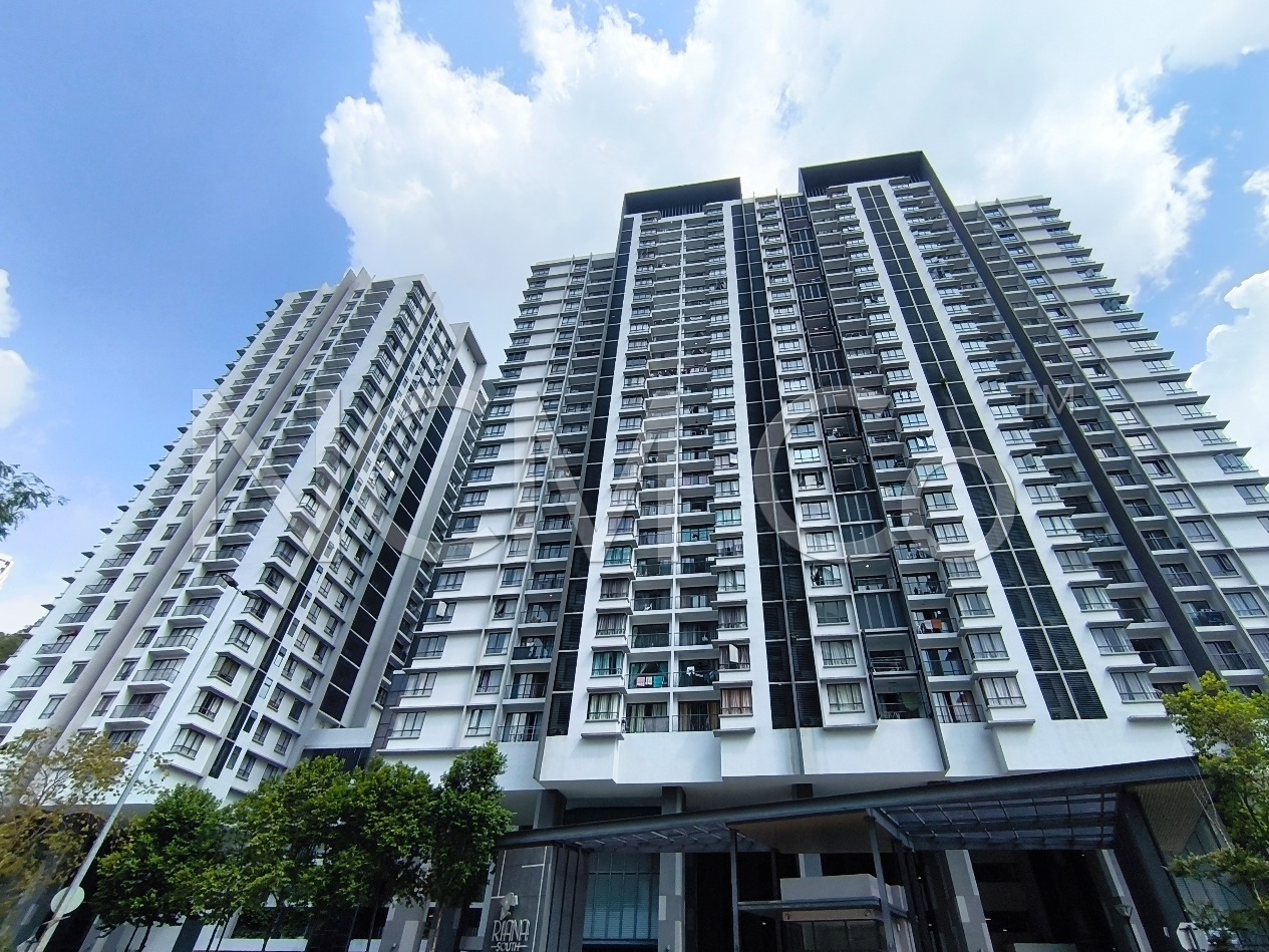 Condominium, End Lot