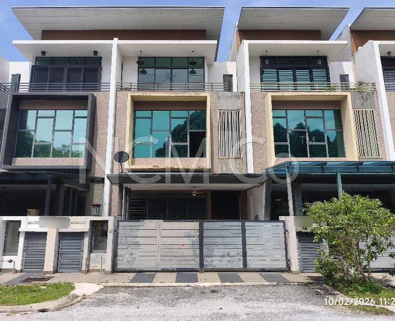 3 Storey Terrace House, Intermediate