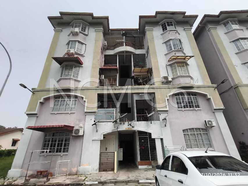 Ruby Apartment, End Lot