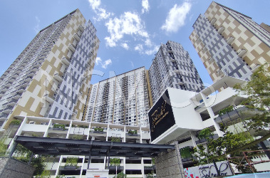 Condominium, Corner Lot