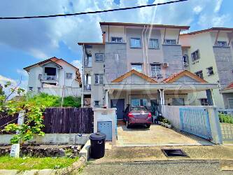 2.5 Storey Terrace House with Extra Land, Intermediate, Renovated