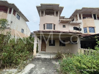 2.5 Storey Terrace House, End Lot, Renovated