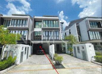 Townhouse (upper level)