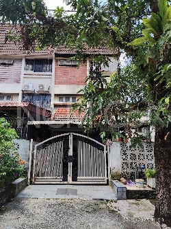 3 Storey Terrace House, Corner Lot