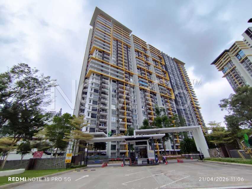 Condominium, Corner Lot