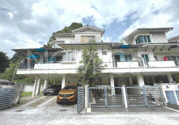 Town House, Corner Lot