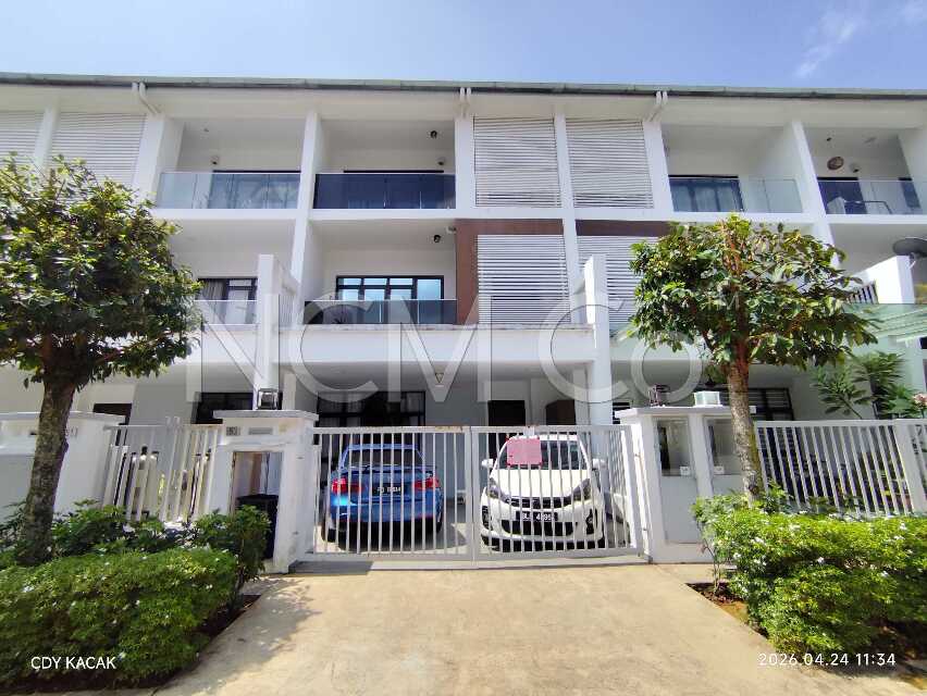 2.5 Storey Terrace House, Intermediate