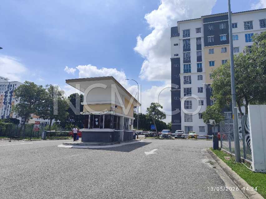 Apartment, Corner Lot