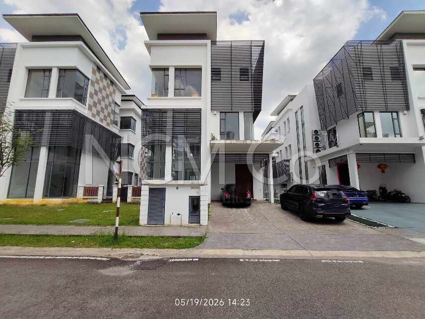 3 Storey Detached House with basement, swimming pool and private lift