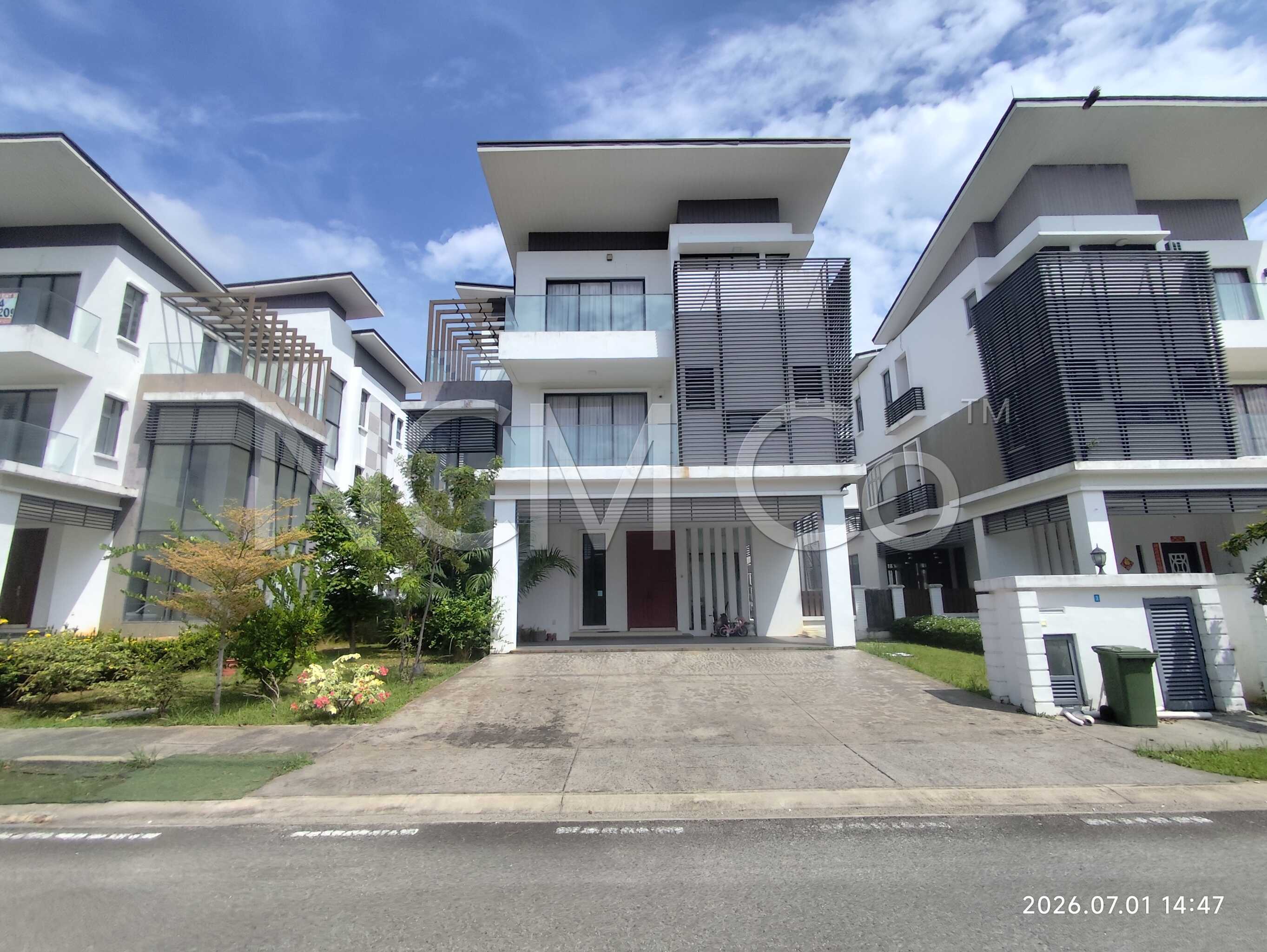 3 Storey Detached House together with a basement and swimming pool