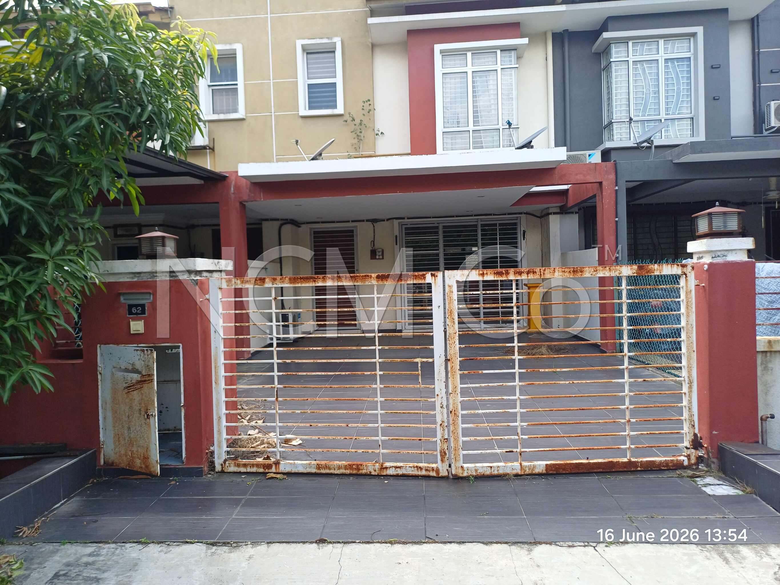 2 Storey Terrace House, Intermediate