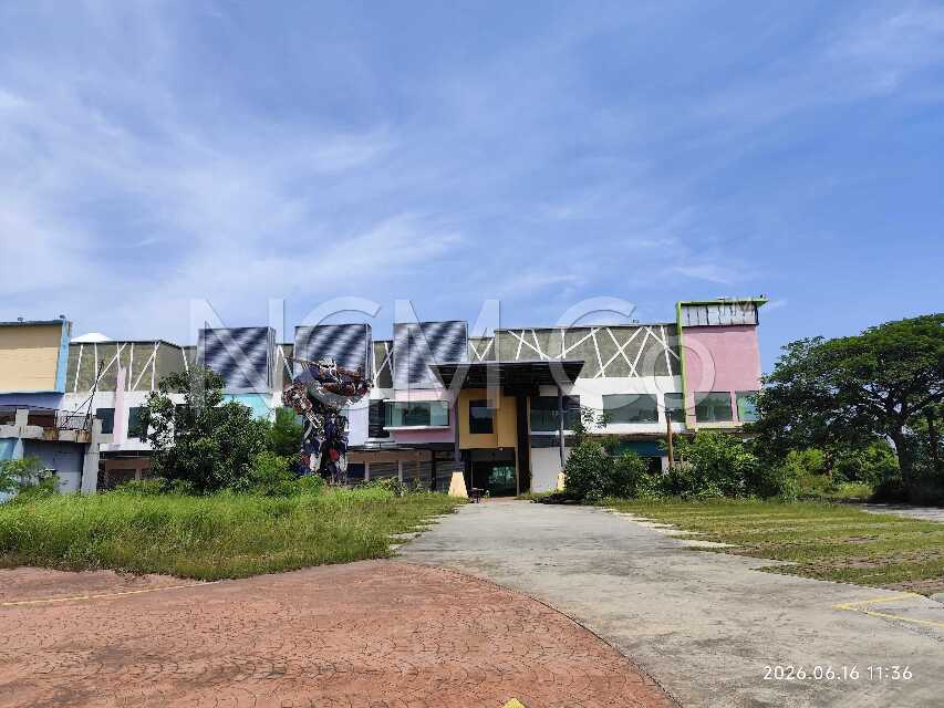Retail Shop Lot