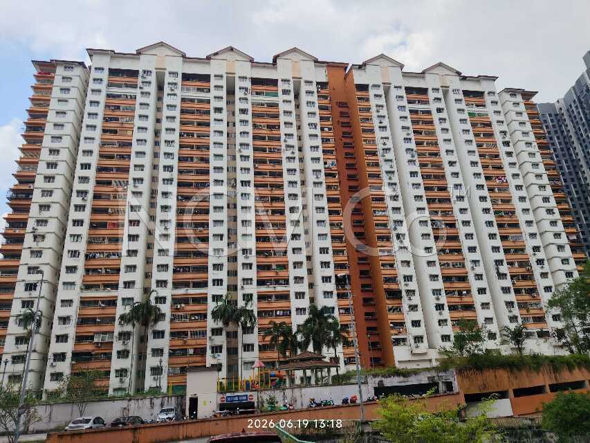 Apartment, End Lot