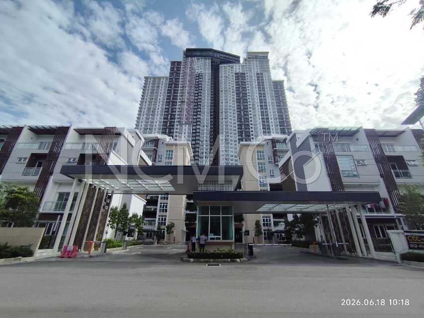 Condominium, Corner Lot