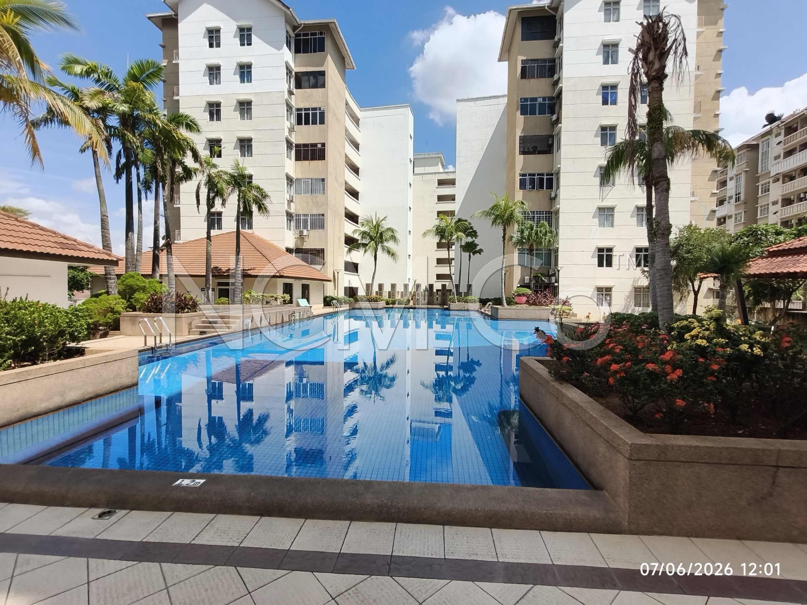 Service Apartment, Corner Lot
