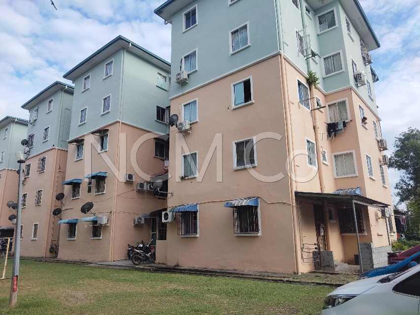 Apartment, Corner Lot