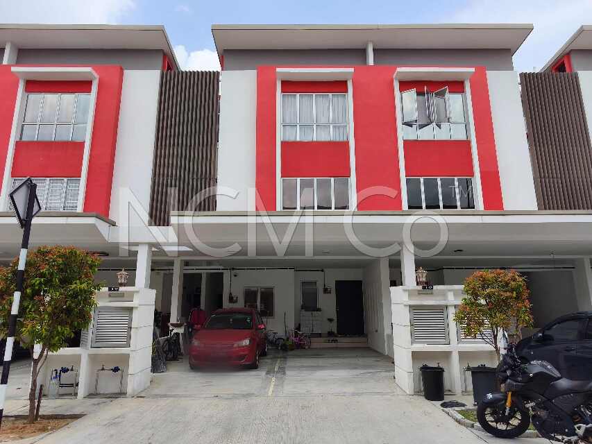 Town House (Upper Unit)