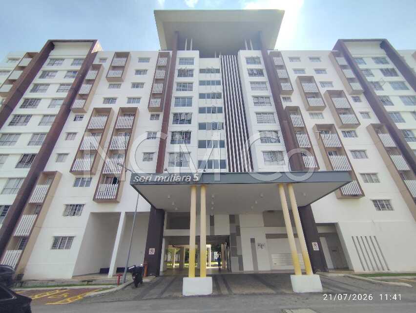 Apartment, End Lot