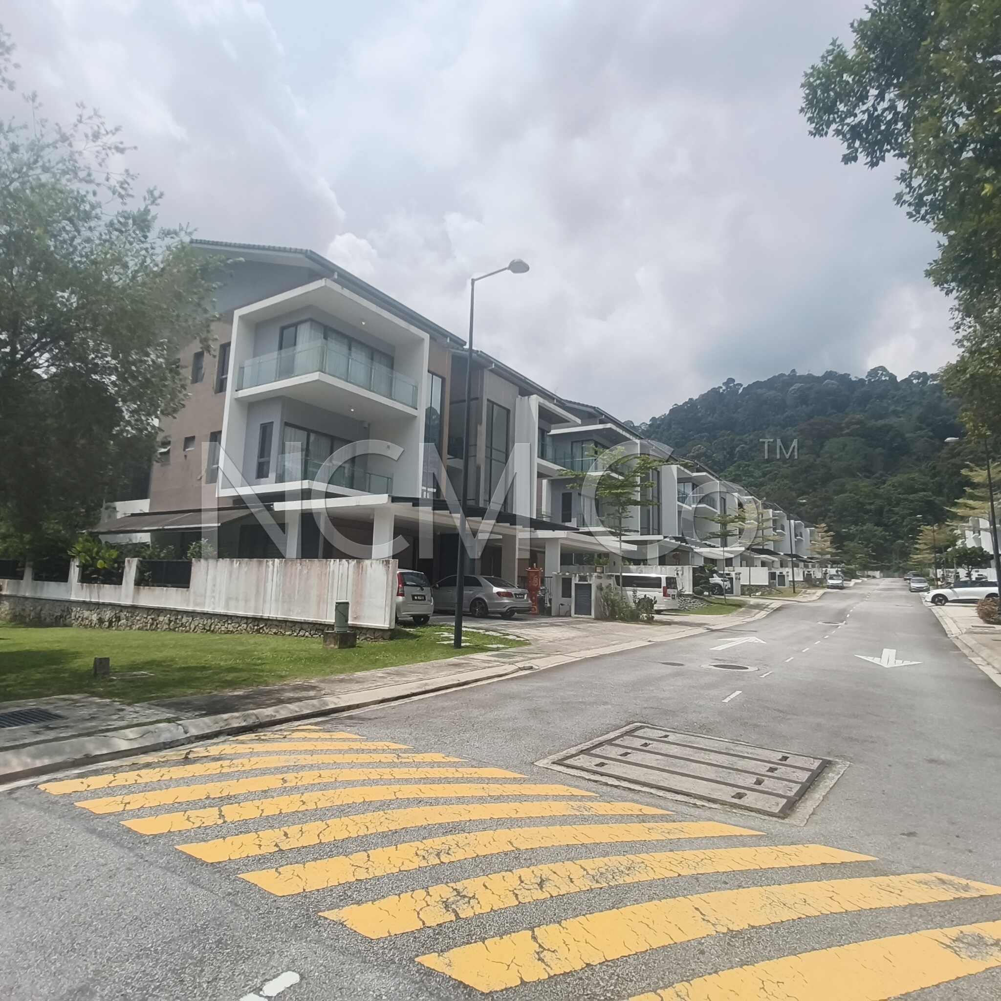 3 Storey Semi Detached House