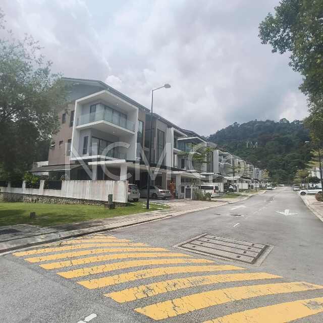 3 Storey Semi Detached House