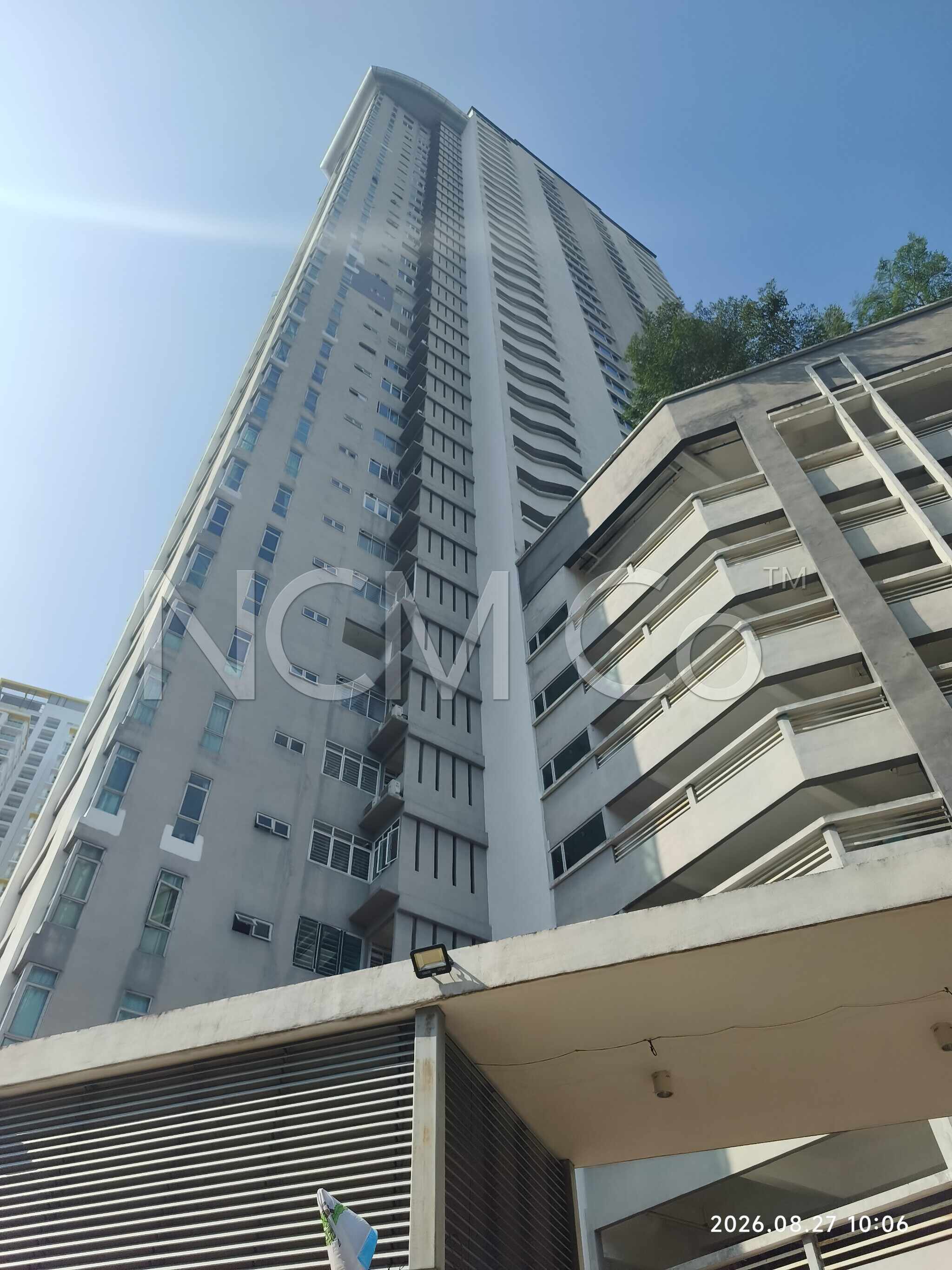 Condominium, Corner Lot