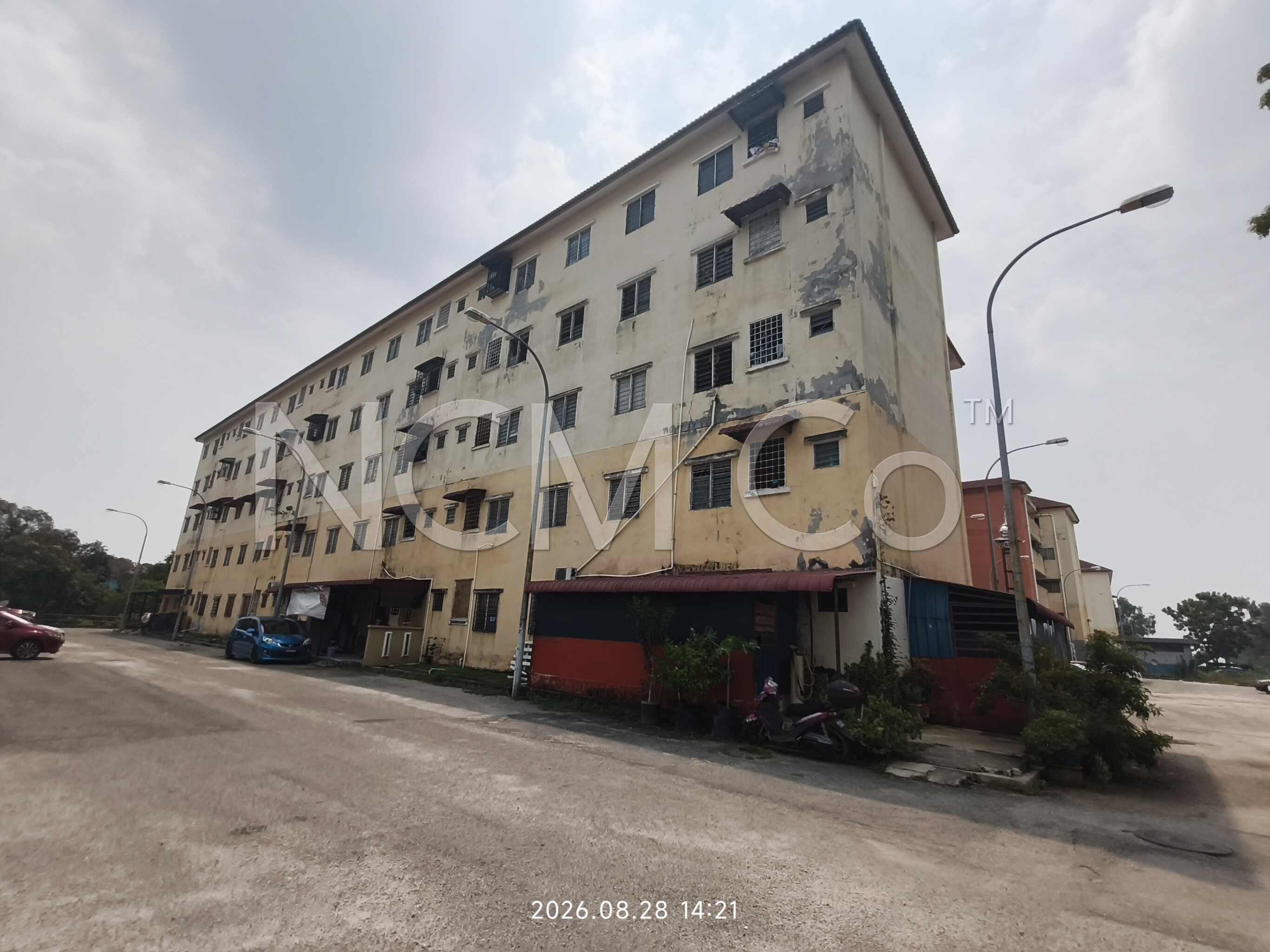 Apartment, Corner Lot