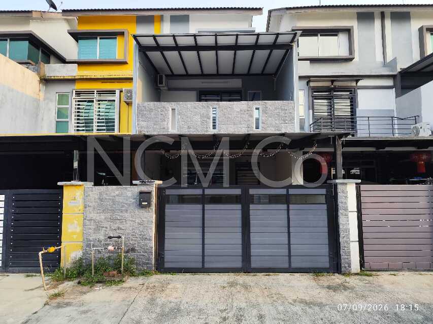 2 Storey Terrace House with Mezzanine Floor, Intermediate, Renovated
