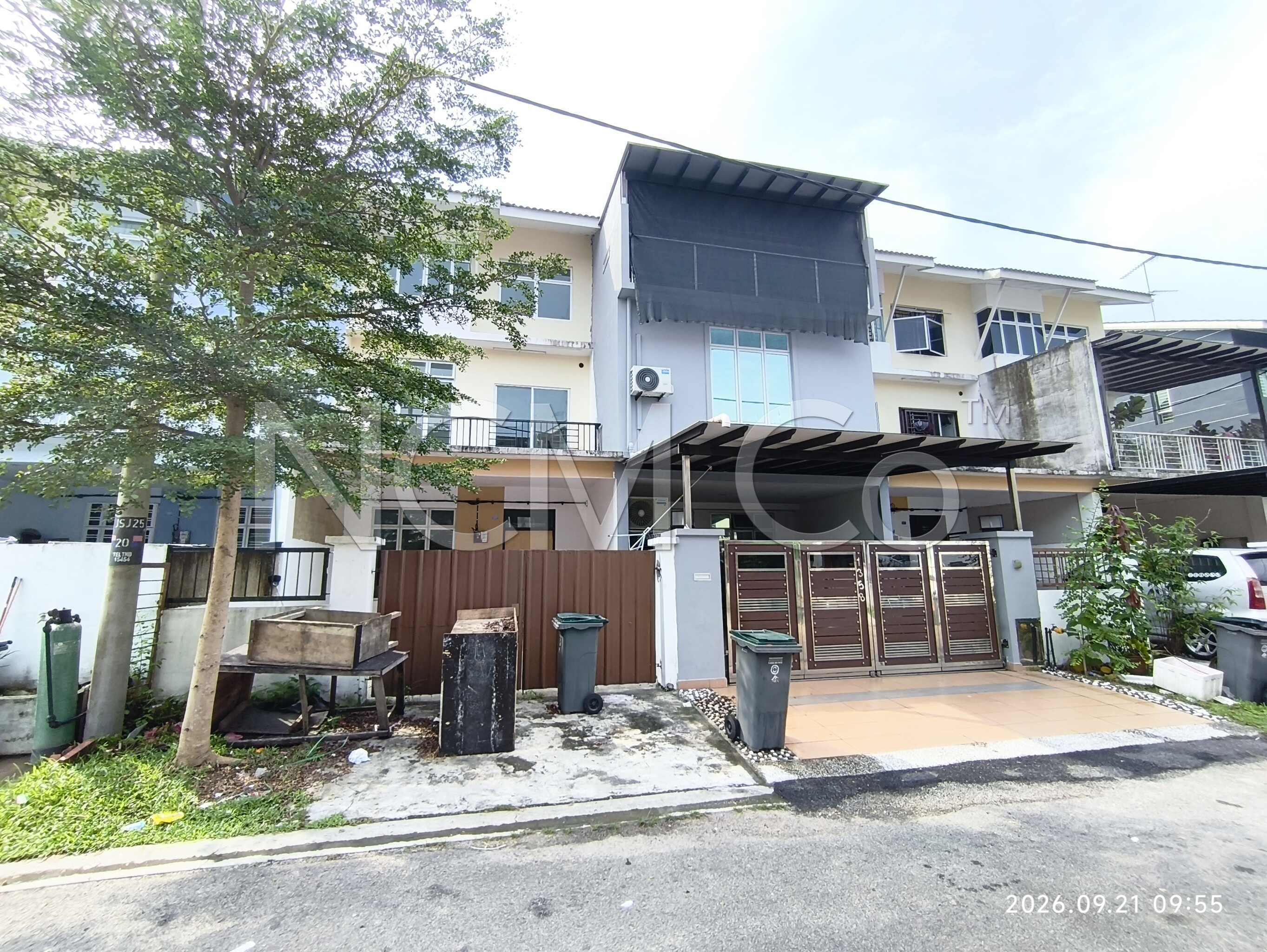 2 Storey Terrace House with Mezzanine Floor, Intermediate