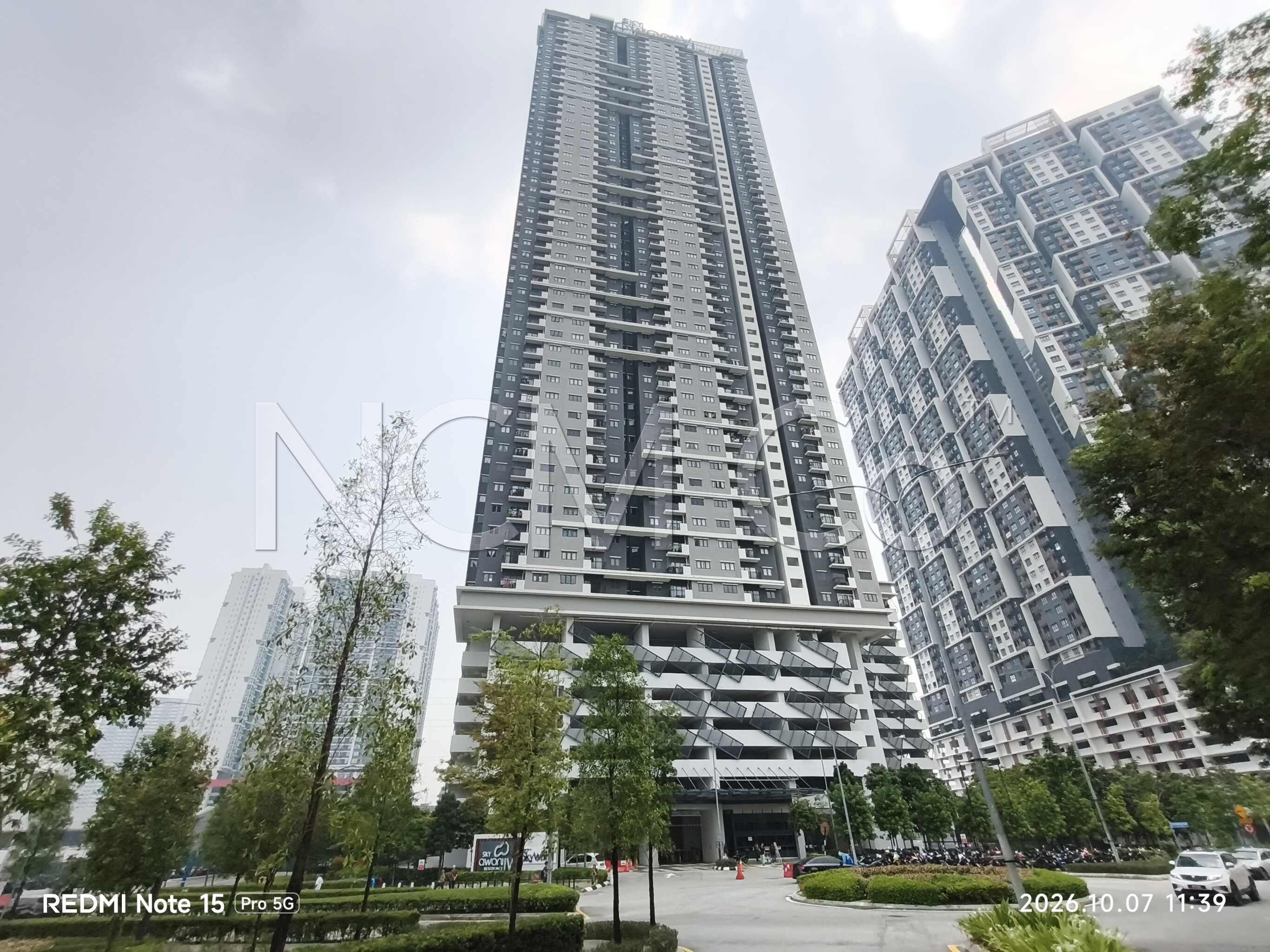 Condominium, Corner Lot