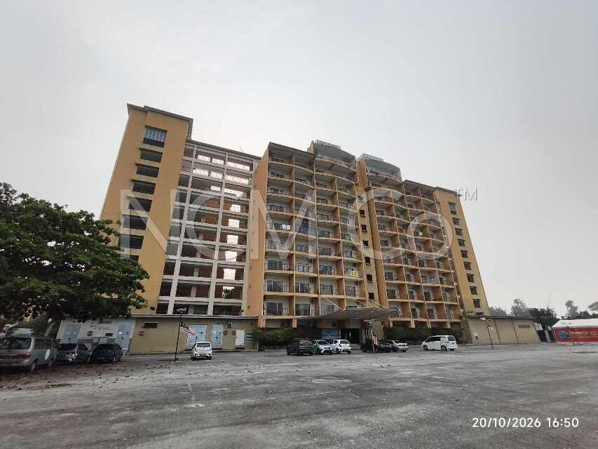 Service Apartment, Corner Lot